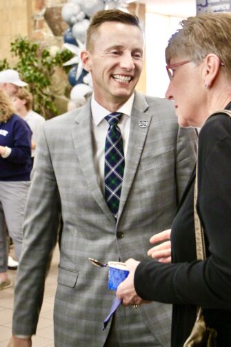 Students welcome President Mortensen to Utah State