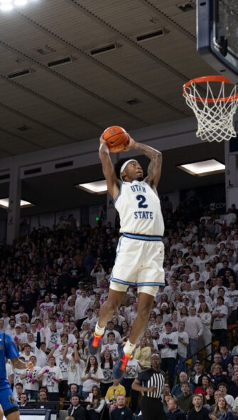 Men’s Basketball Defeats Memphis 99-75