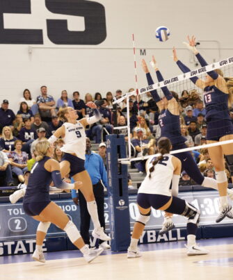 Aggie volleyball beats Gonzaga for first Pac-12 win