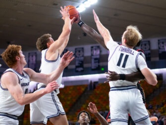 Men’s Basketball Defeats Denver in Scrimmage 86-76